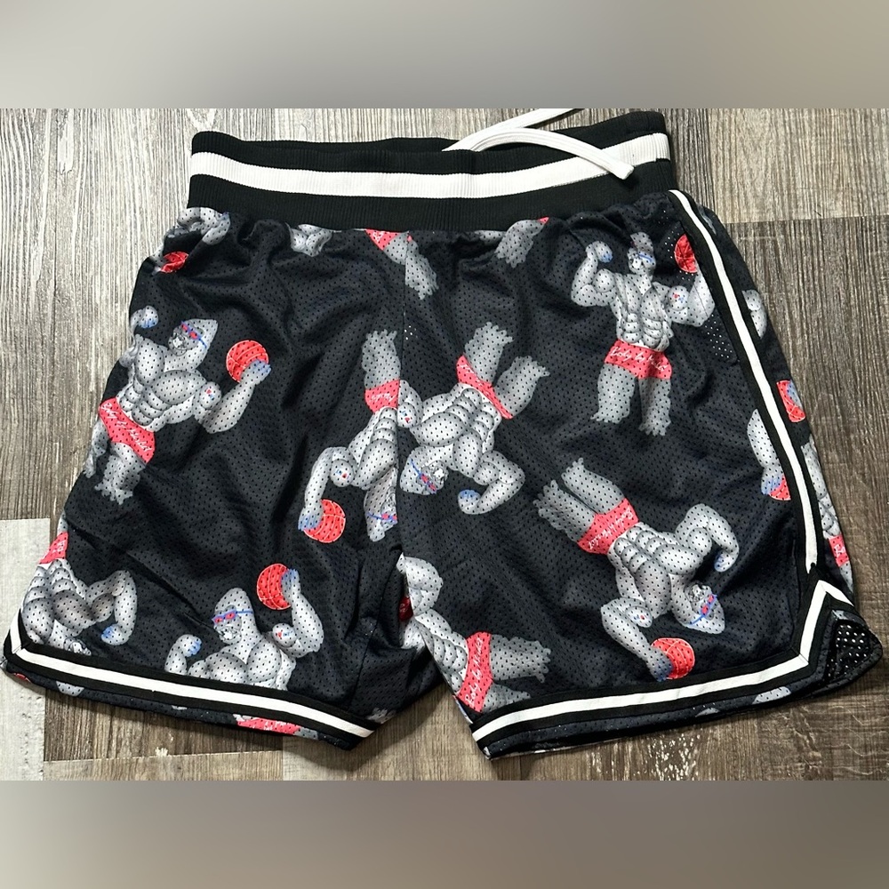🔥 NWT- Market Basketball Shorts!🔥 Size Large!
